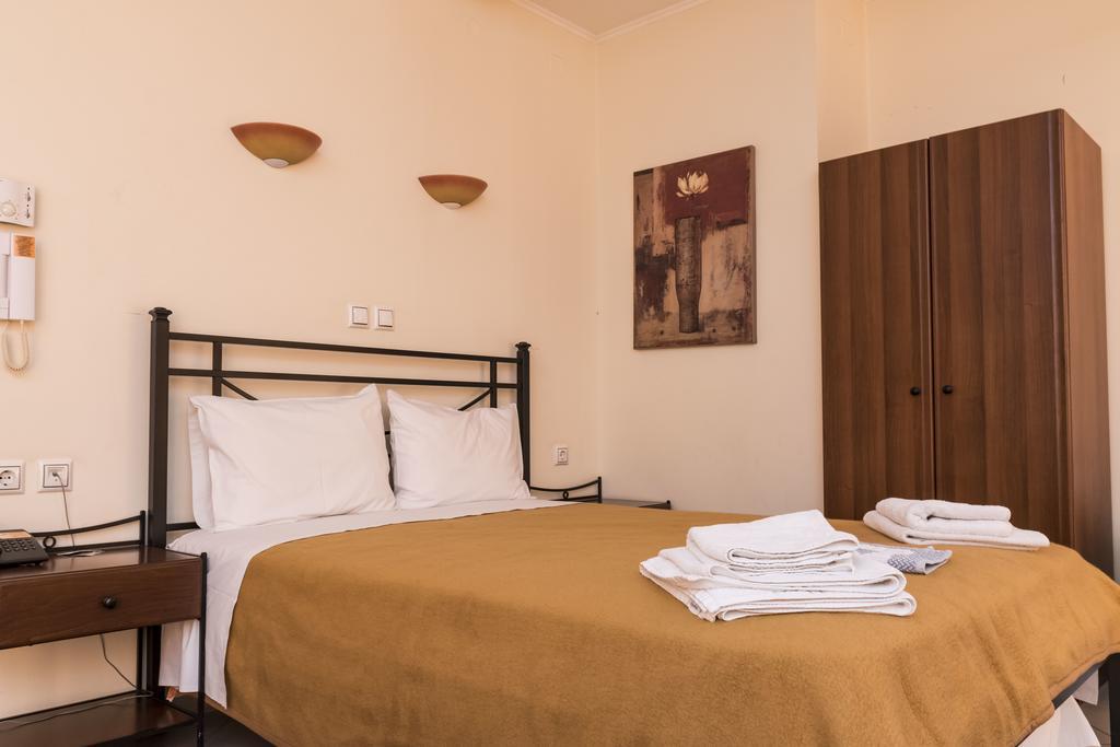 Diana Hotel Makrakómi Buitenkant foto